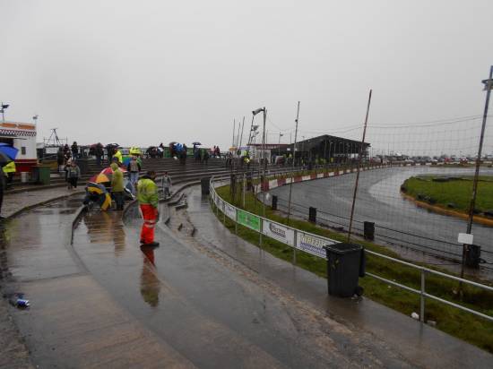 Welcome to the grim conditions at High Edge Raceway. Not many pics unfortunately folks as with the pits barricaded photo options are limited.
