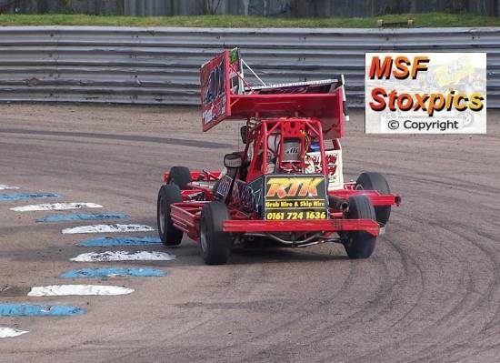 401 Barry Goldin keeping a tight line out of turn 4
