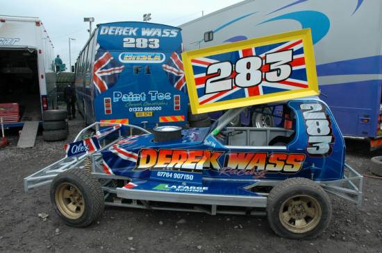 Smartly painted car and bus from 283 Derek Wass
