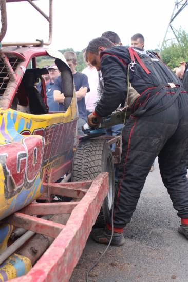 391 Andy Smith - Tyre Buffing
