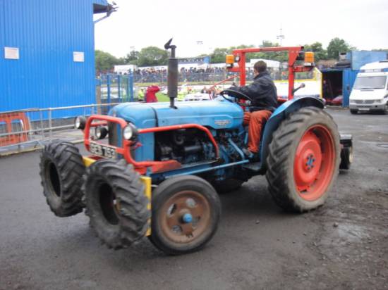 Ahhh - classy old recovery tractors!!

