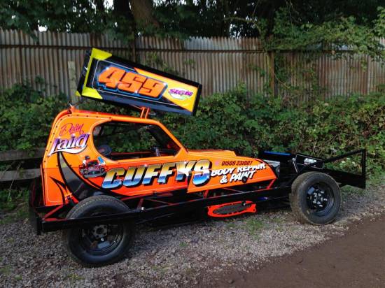 Spotted this stunning V8 Hotstox in the pits

