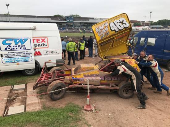 463, returned to his pit using the turn 1 exit but was allowed to come back on and go to the scales, keeping his third place. Common sense prevails.
