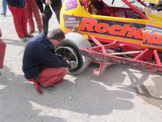 A shunt in the final caused a flat tyre for 1
