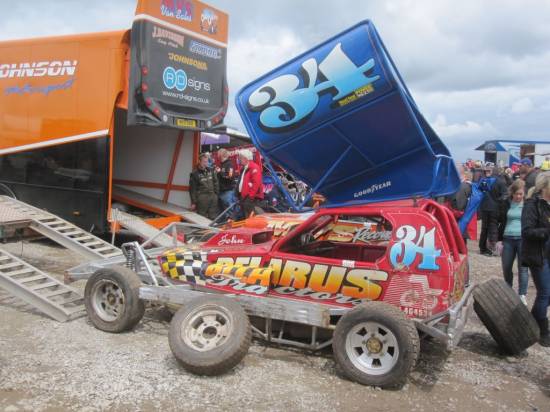 34, great to see Mal make the effort in his shale car
