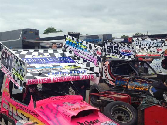 515 and 211, the chequered roofs proudly displayed at team Wainman
