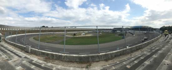 The view of the big oval from turns 3/4. D1
