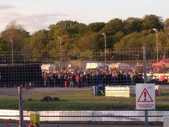 Stockcar fans and drivers alike paid a nice tribute & minutes silence for Keir
