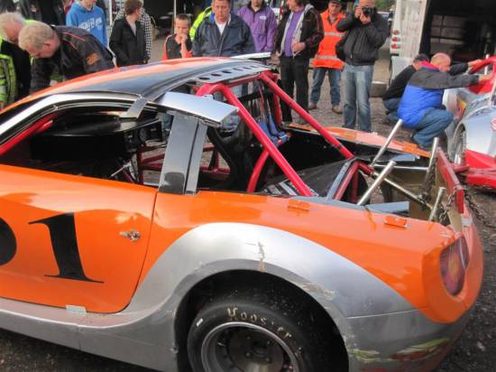 This will cheer up the rod haters! A wrecked Z4.

