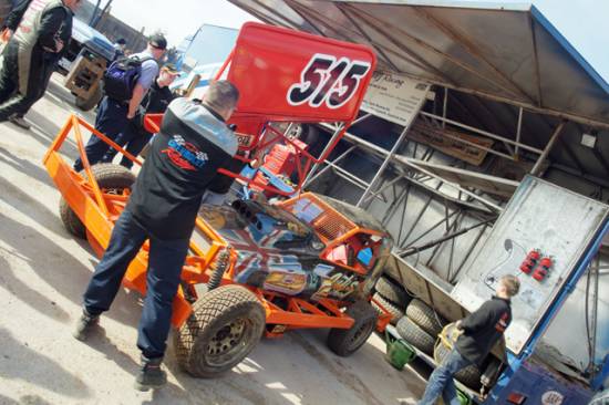 Smith becomes Wainman?!?!?
The 515 wing is put onto Juniors car (borrowed from Tony Smith as Franks new car isn't ready for the first race meeting of the season).
Keywords: Wainman Tony Smith 515