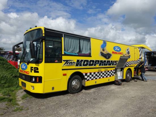 Team Koopmans bus
