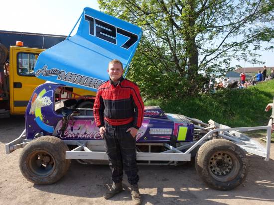 A well deserved upgrade for Austin. Handling problems resulting from damaged front end geometry sustained at King's Lynn last week mean't an early load up for the 127 car
