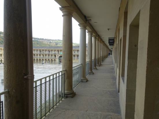 Also in Halifax is the Piece Hall where the handloom weavers brought their woollen cloth "pieces" to sell 
