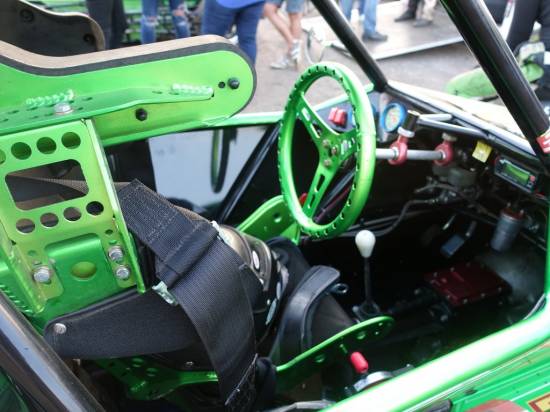 776 - Colour coordinated steering wheel
