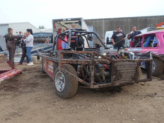 After the tar car de-body at Skeggy, it's the turn of the shale car this time for Wittsy 
