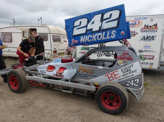 Joe Nickolls received a Brad H last bender as he was doing the same to the 43 car on the last lap of Sunday's Ht.1
