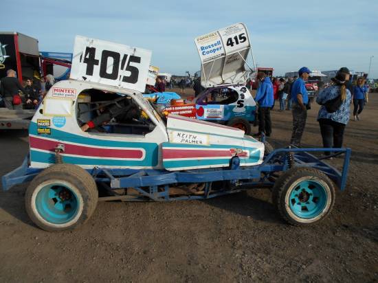 Keith Palmer used the Tim Warwick car. He's not raced for 20yrs and being old school did'nt want the wing fitting.
